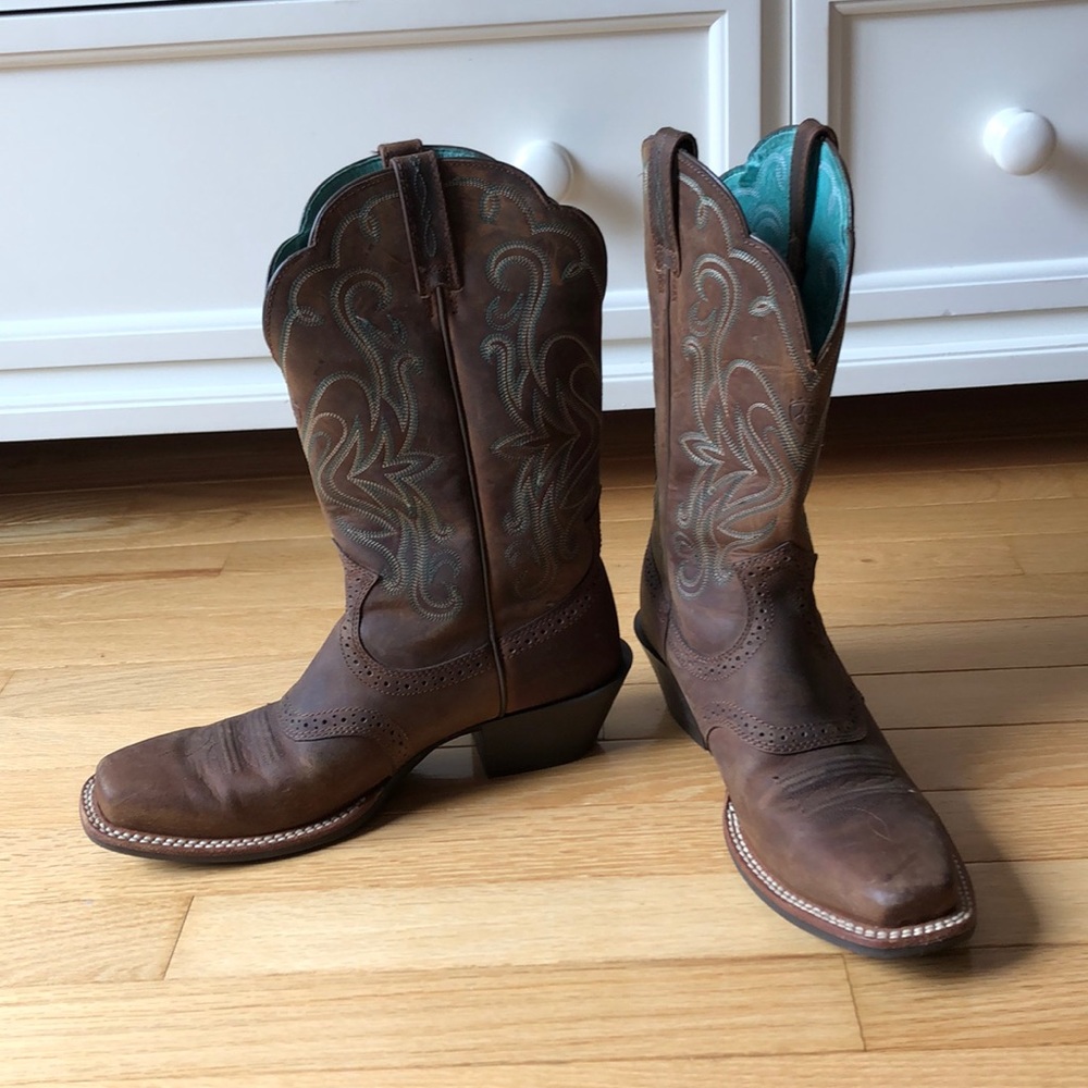 7.5 Ariat Cowgirl boots